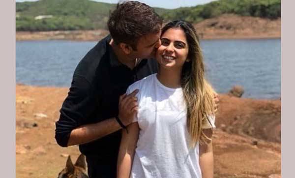 maffat_com's tweet photo. Isha Ambani Got Engaged to Anand Piramal: Wedding to Take Place in December https://t.co/FbDtLSmODe https://t.co/f7PsJxV4J6