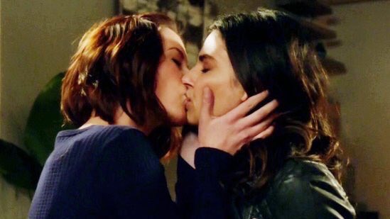 bishopsawyer's tweet photo. the first time alex kissed maggie
the first time maggie kissed alex
the first time they kissed each other
it only seems fitting that “their lifetime of firsts” calls for another first kiss one day right? please @ lesbian jesus https://t.co/AXog8NRr9T