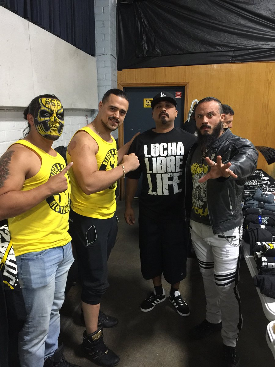 80Chaton's tweet photo. Posted at @PCWULTRA with the homies from the Rebelion @GarzaaJr @Bestia666tj @MechaWolf450 #pcw #larebelion #slickandnasty #slickandnastylife #wrestling #luchalibrelife https://t.co/sd2zQ9VLFg