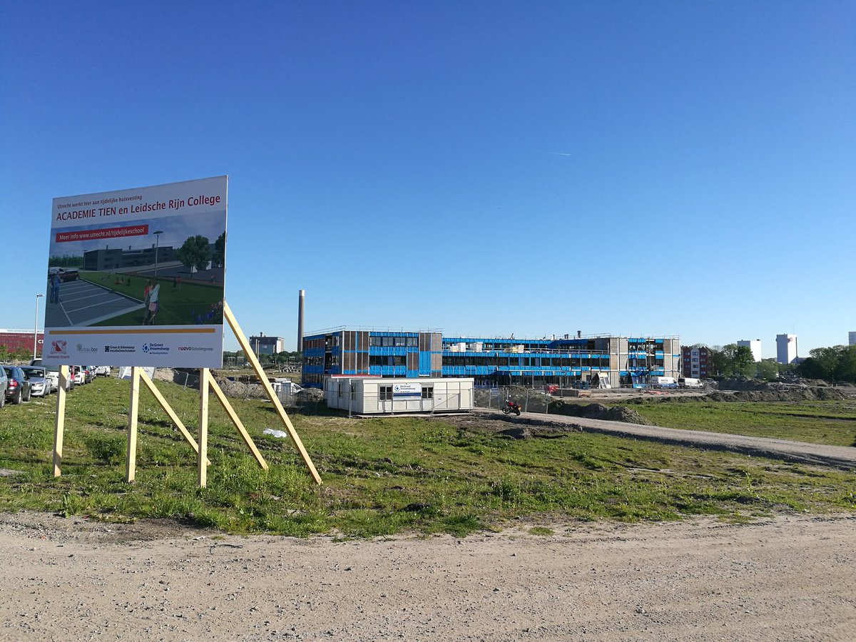 Dat het onderwijspersoneel aan het vakantie vieren is, wil niet zeggen dat de jongens van de bouw door knallen #goedbezig @NUOVO030