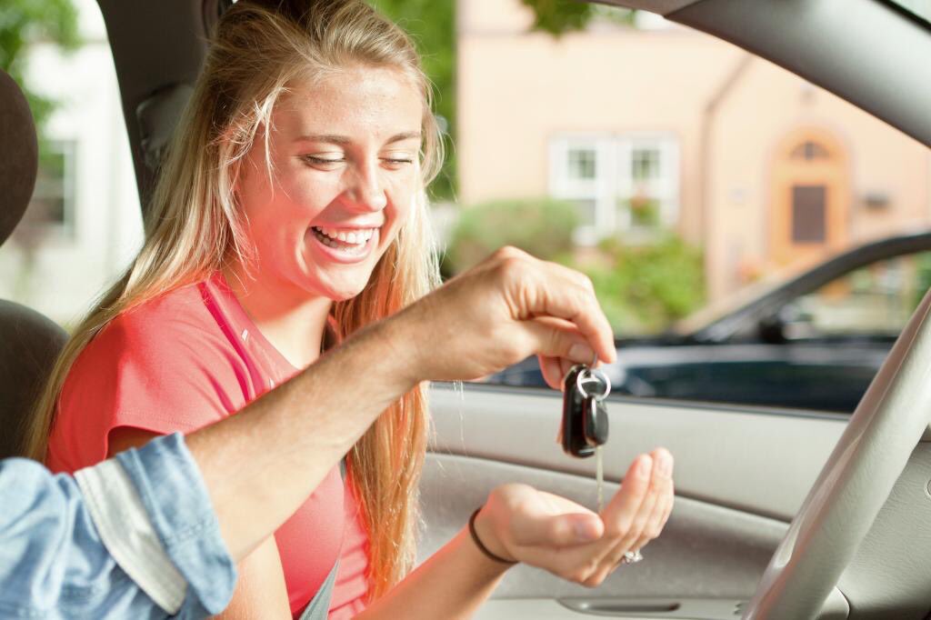 AAAKansasNews's tweet photo. Car crashes are the leading cause of death for teens 15-19 years old. Save their livesβtalk to your teen driver.
1. No Cell Phones
2. No Extra Passengers
3. No Speeding
4. No Alcohol
5. Always Buckle Up
@kshighwaypatrol https://t.co/Try4lrkhbm