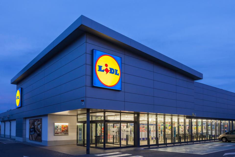 Vai "Lidl Latvija" slēpjoties aiz 83 gadus vecas sirmgalves saņēmis prettiesisku būvatļauju!? VIDEO -> runabildes.lv/vai-lidl-latvi…