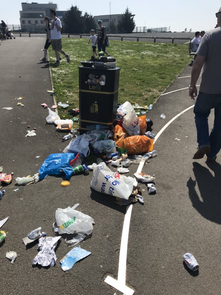 davies13_lee's tweet photo. @cardiffcouncil - what a shame a beautiful area being let down by Cardiff City Council. Rubbish bins overflowing all over Cardiff Bay. #keepcardiffclean https://t.co/ddsIGGWz2m
