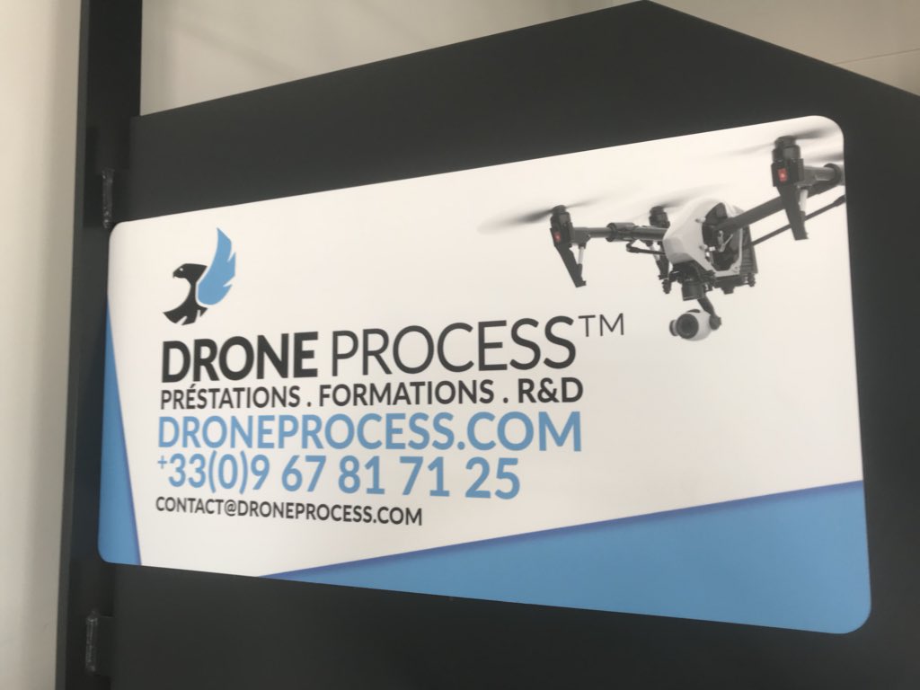 Com1Gant's tweet photo. Formation pour le brevet télépilote de drone.
Nous espérons pouvoir vous proposer prochainement nos services pour de la prise de vue aérienne (photo-vidéo) 📸📹 
#drone #Com1Gant #video #photo https://t.co/ONSR3duPJ5