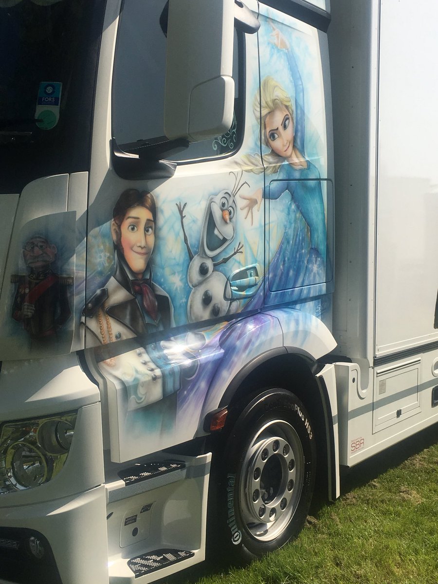DaimlerTruckUK's tweet photo. Some awesome artwork on the #RoadStars #winners trucks @Truckfest_Live today! #Truckfest https://t.co/KjLBWnTnUj