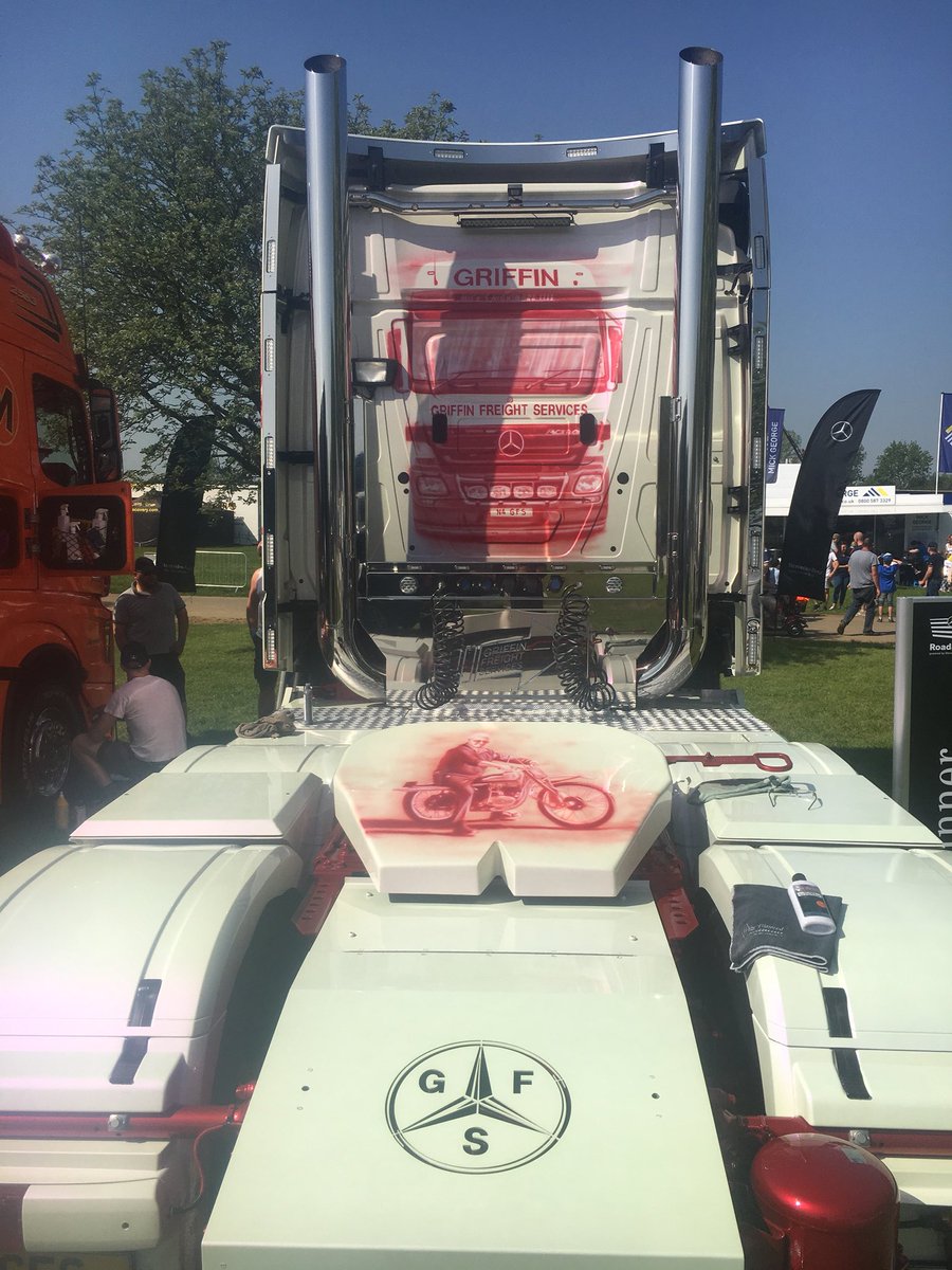 DaimlerTruckUK's tweet photo. Some awesome artwork on the #RoadStars #winners trucks @Truckfest_Live today! #Truckfest https://t.co/KjLBWnTnUj
