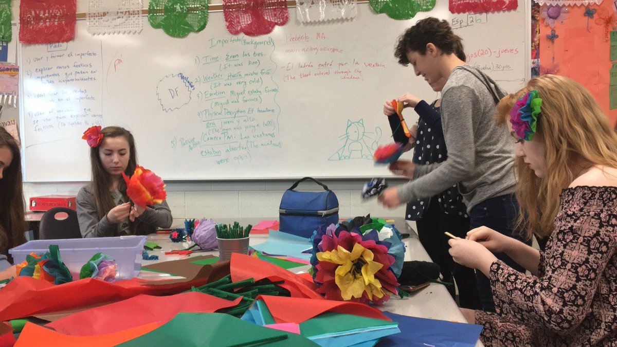 KuchDkuch's tweet photo. Cinco de mayo celebrations in Spanish Class!!!!! #glcshs https://t.co/Np2hEg5G1N