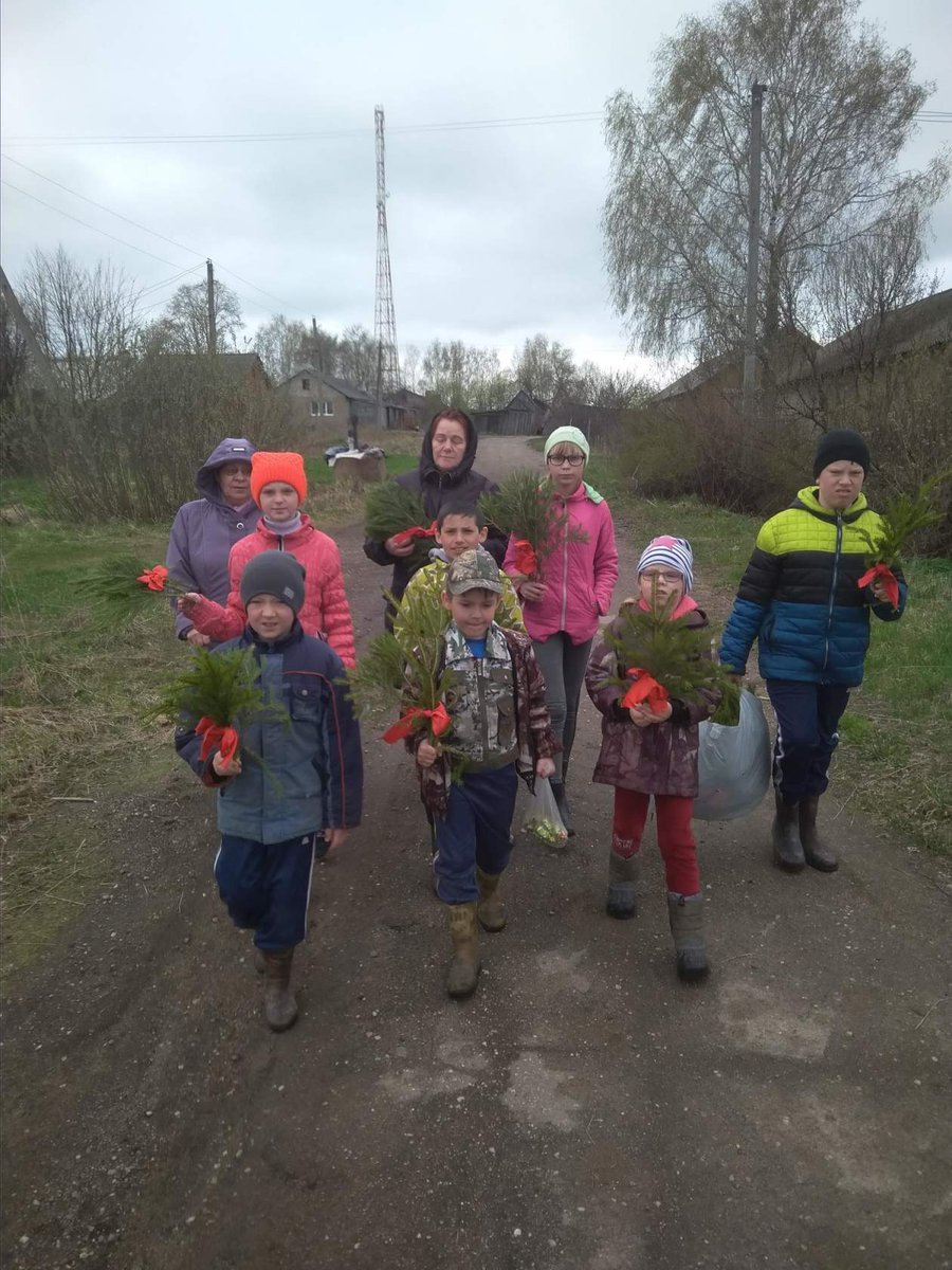 6 мая сотрудники Погостского СДК совместно с участниками художественной самодеятельности  поздравили тружеников тыла с наступающим ДНЕМ ПОБЕДЫ и вручили им письма от Врио губернатора Ивановской области Станислава Воскресенского