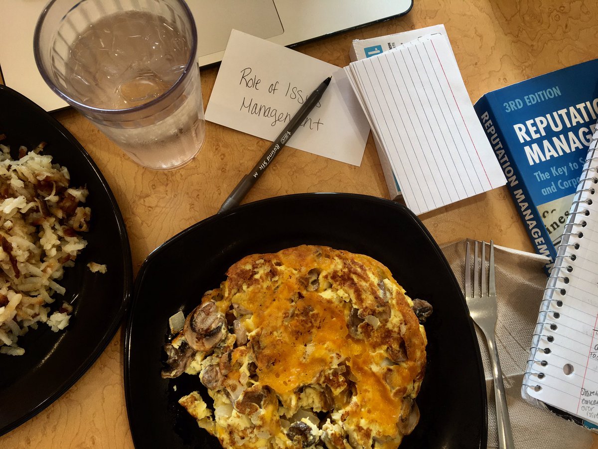 rachelemclean's tweet photo. Hour one, meal one: mushroom, onion and cheese omelet and hash browns #BUBucketList https://t.co/XXP41k31Un