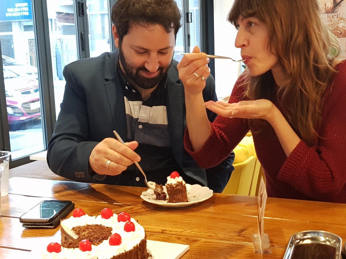 영화 <케이크메이커> 감독 오피르 라울 그라이저, 주연배우 사라 애들러 입니다! 영화에 등장했던 케이크와 똑같이 생긴 케이크를 전주국제영화제...