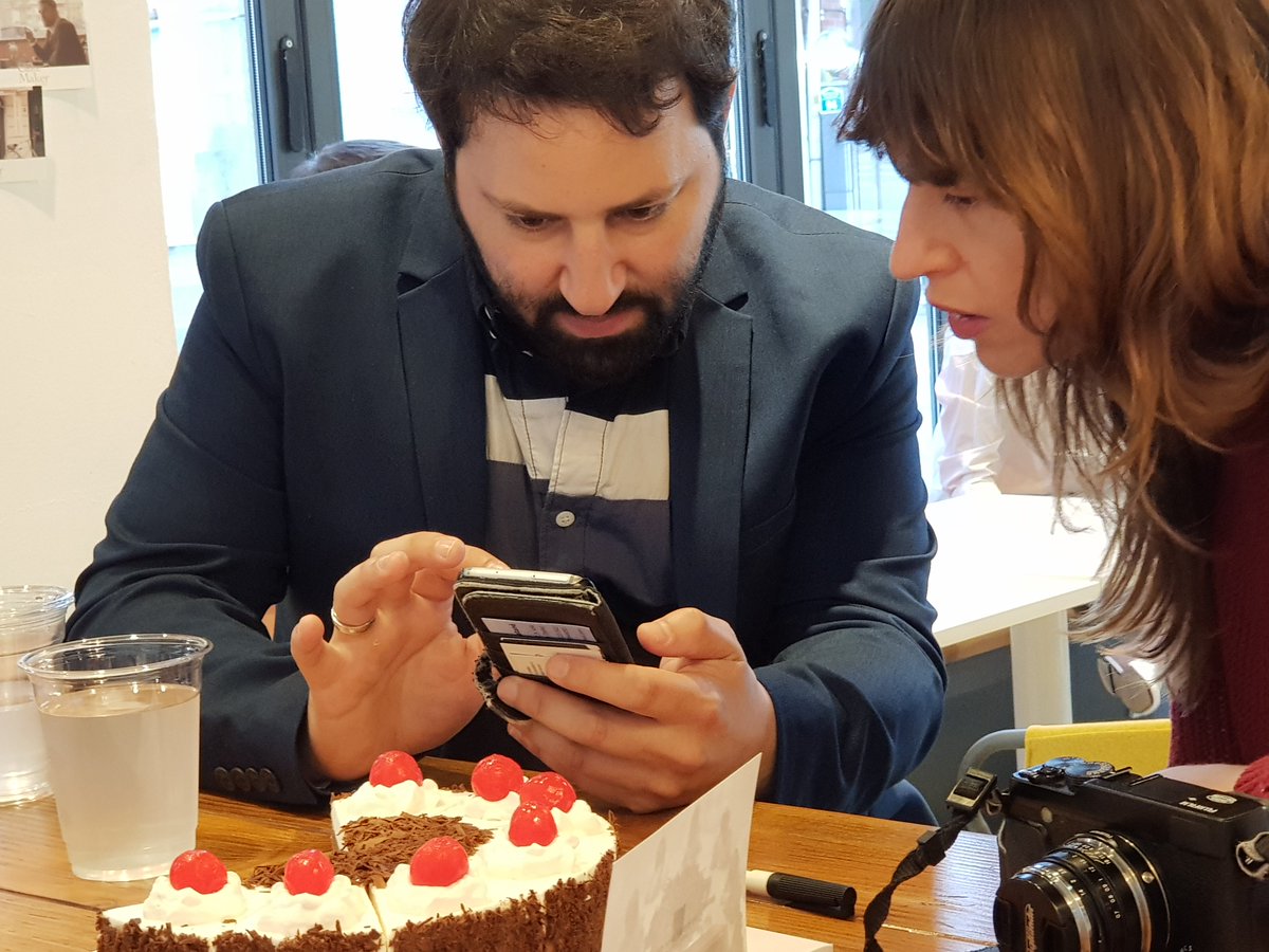 영화 <케이크메이커> 감독 오피르 라울 그라이저, 주연배우 사라 애들러 입니다! 영화에 등장했던 케이크와 똑같이 생긴 케이크를 전주국제영화제...