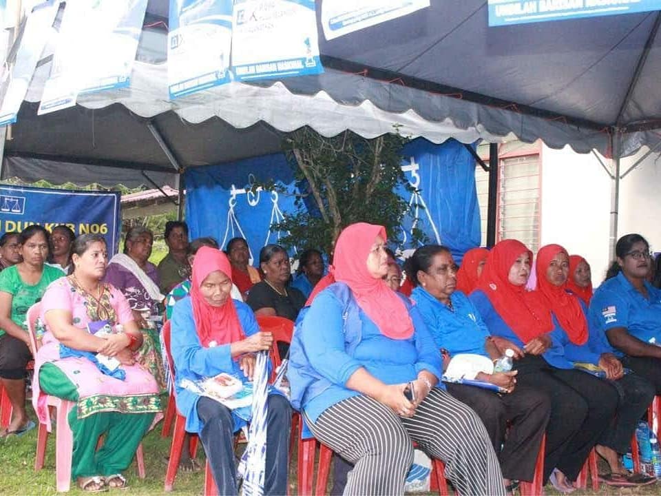 PKamalanathan's tweet photo. 7/5/2018 ; Petang ini saya singgah di Bilik Gerakan PDM Ladang Nigel Gardner untuk bertemu dengan sahabat-sahabat Jentera PRU dan masyarakat setempat.Terima kasih atas kepercayaan anda terhadap Calon-calon Barisan Nasional!#P094 #HuluSelangor #HebatkanNegaraku #HidupRakyat #MIC14 https://t.co/vua82aMAei