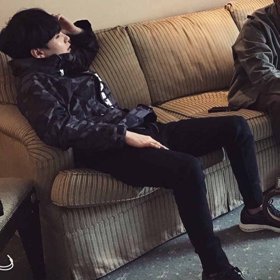 archive_yoongi's tweet photo. SWAG MAN

#MTVBRKPOPBTS • #PremiosMTVMiaw • #BTSARMY • @BTS_twt
#Suga #슈가 #방탄소년단 #Yoongi

~  Bolinho D https://t.co/r9yD5gO1OL