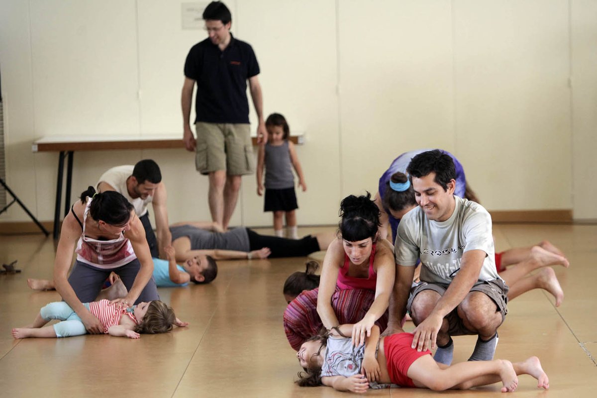 stardanze's tweet photo. Inscribíos en el III Taller de Danza en Familia #DANFA, de este sábado a las 11 horas ;) https://t.co/MKeuH9N4dG https://t.co/3G7OegUTFN