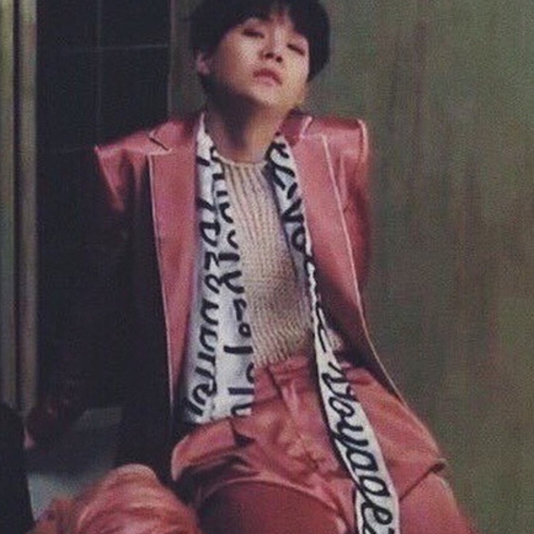 archive_yoongi's tweet photo. SWAG MAN

#MTVBRKPOPBTS • #PremiosMTVMiaw • #BTSARMY • @BTS_twt
#Suga #슈가 #방탄소년단 #Yoongi

~  Bolinho D https://t.co/r9yD5gO1OL