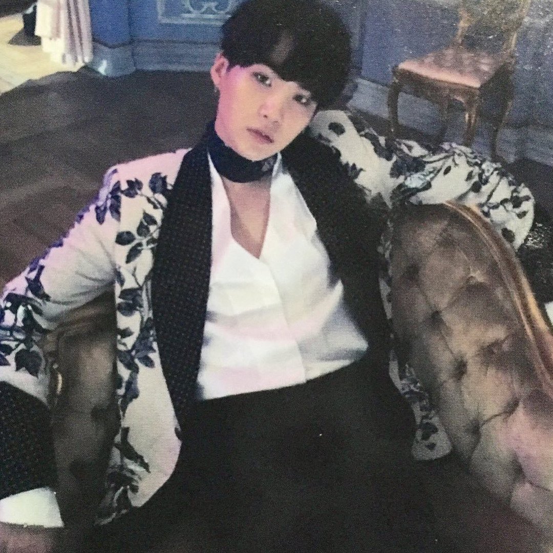 archive_yoongi's tweet photo. SWAG MAN

#MTVBRKPOPBTS • #PremiosMTVMiaw • #BTSARMY • @BTS_twt
#Suga #슈가 #방탄소년단 #Yoongi

~  Bolinho D https://t.co/r9yD5gO1OL