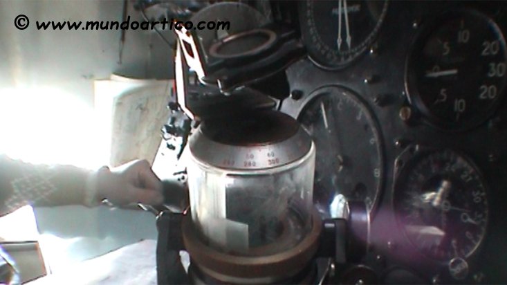 Vídeo del compás solar en el avión polar durante la expedición al Polo Norte Geográfico en 2002. Puedes ver el vídeo aquí: goo.gl/c6PGH7
#aventura #viajeros #vacaciones