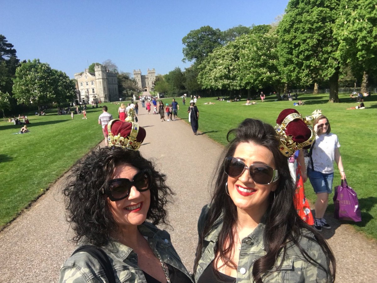 SkinBlisterSis's tweet photo. We have something fun to share soon but we have to edit it all together first...that's what Bank Holidays are for eh?! Here are a few behind the scenes shots of our 'Royal Wedding Windsor What's On Guide' video... https://t.co/gTUc91aYOc