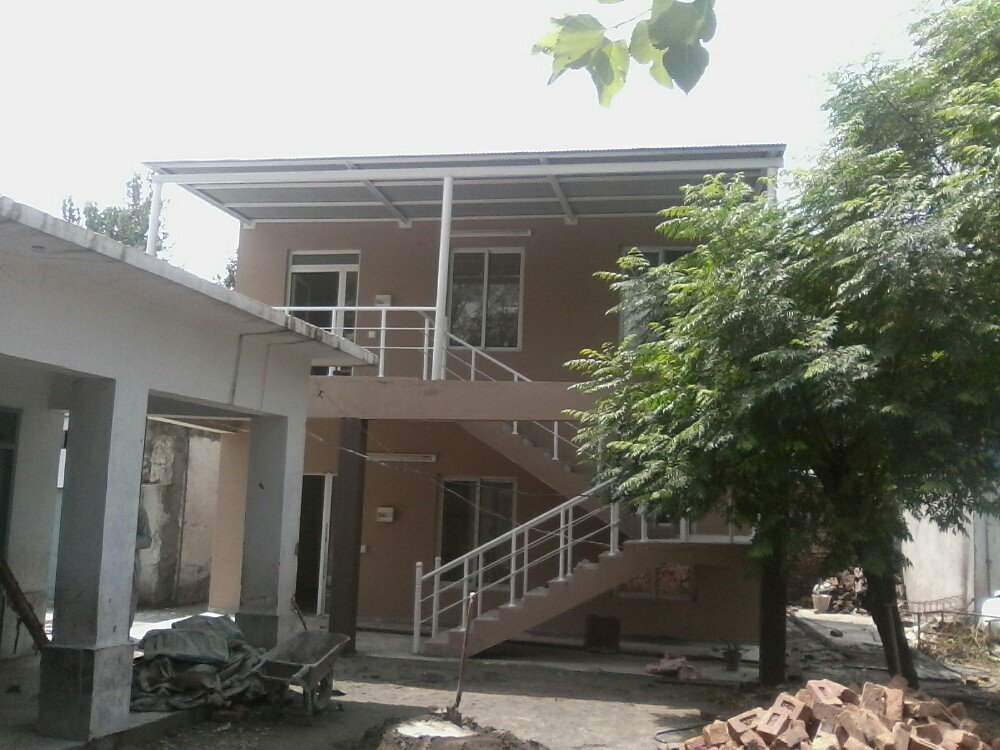 HumqadamSCRP's tweet photo. Young girls comfortably attending school in District #Mardan #Khyber Pakhtunkhwa province.
The two new classrooms provisioned by #HumqadamSCRP at Government Girls’ Primary School Babeni have revived interest from the locals, the community, and the parents. https://t.co/UmMcH6UuPe