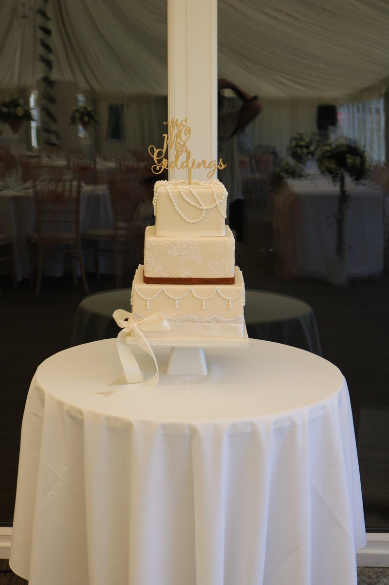 TheCakeShack1's tweet image. Got to make my first wedding cake and set it up at the beautiful venue @ShenleyCricket club yesterday #saracino #massaticino #weddingcake #clairebowman #cakelace #happycouple #loveisintheair