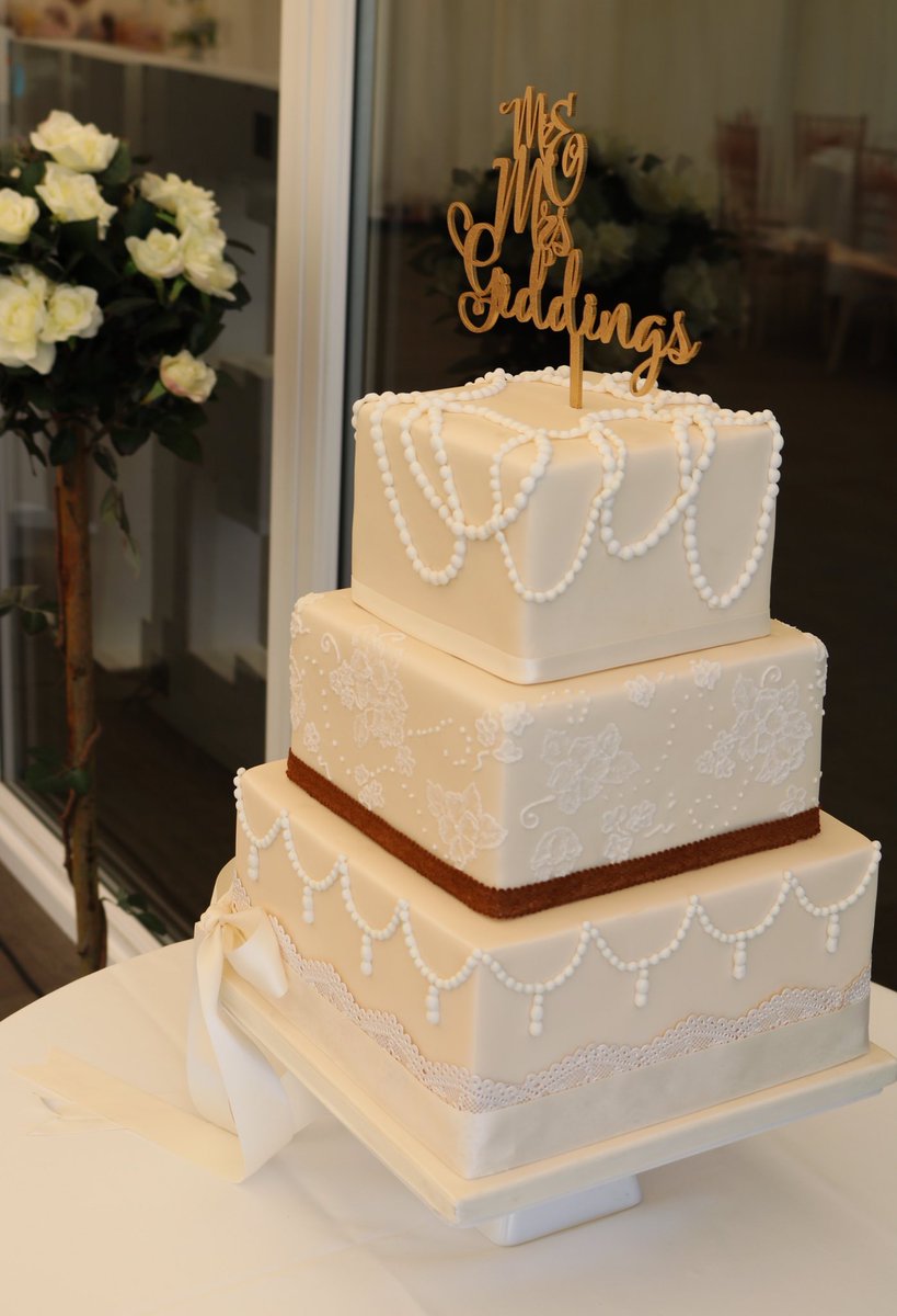TheCakeShack1's tweet image. Got to make my first wedding cake and set it up at the beautiful venue @ShenleyCricket club yesterday #saracino #massaticino #weddingcake #clairebowman #cakelace #happycouple #loveisintheair
