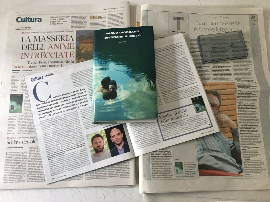 Einaudieditore's tweet photo. Se ne sta parlando molto in questi giorni, tra recensioni, interviste e cassettine (che sono finite). A questo punto DIVORARE IL CIELO di Paolo Giordano arriva in libreria e la palla passa a voi. 🙏🏾 https://t.co/J1qvfrGYtC
