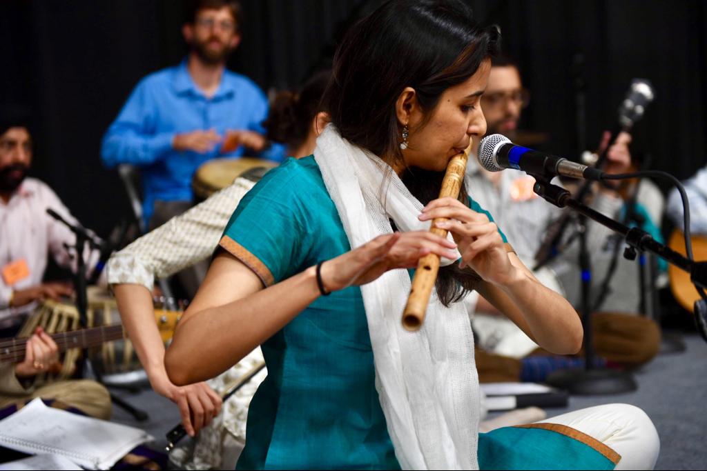 SadhguruJV's tweet photo. The overwhelming response to #InnerEngineering &amp; other Yoga programs around the world is a testimony that from looking up &amp; out, the world is slowly turning inward for well-being. In is the only way out. –Sg #SadhguruInPhiladelphia https://t.co/RRoesL3I29