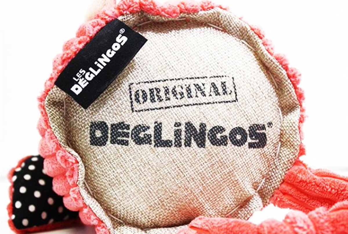deglingosES's tweet photo. ¡BUENOS DÍAS! 🌞 Hoy os enseñamos uno de los detalles que tienen todos nuestros #deglingos #original... ¡sí... en las partes traseras! 🤪 ¿Adivináis quién se esconde detrás de este precioso trasero? 😲 #deglingos #detalles https://t.co/6xQpewCMgO