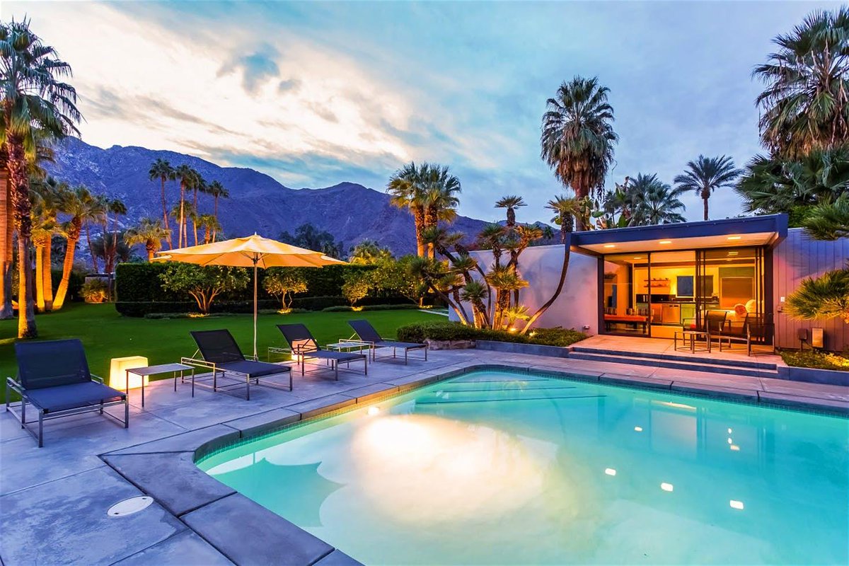 The modern woman's getaway guide to Palm Springs. 