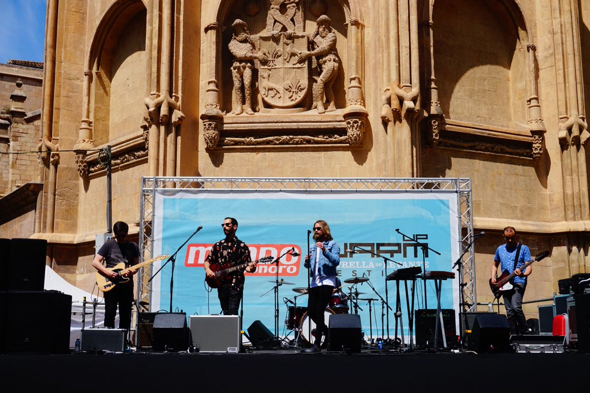 Ayer en <a href="/WARMupfestival/">WARM UP Estrella de Levante</a> con la Catedral de #Murcia de fondo. Esperamos que los que pasasteis por allí lo disfrutarais tanto como nosotros :)