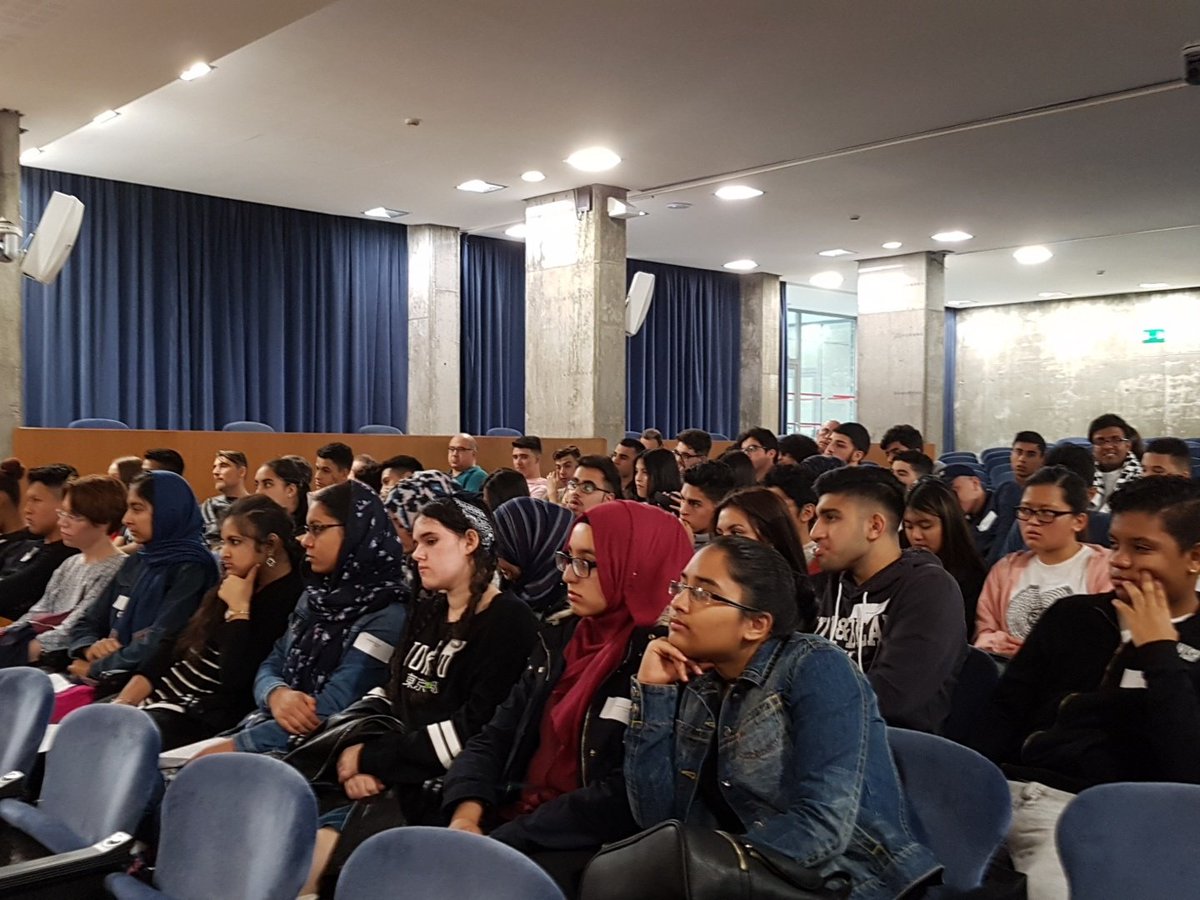 RicardZapata's tweet image. Avui en cloenda #projectehoritzó ple d estudiants institut! ...anar a la universitat és possible! El projecte social @UPFBarcelona ho vol fer possible per joves migrants amb risc exclusio