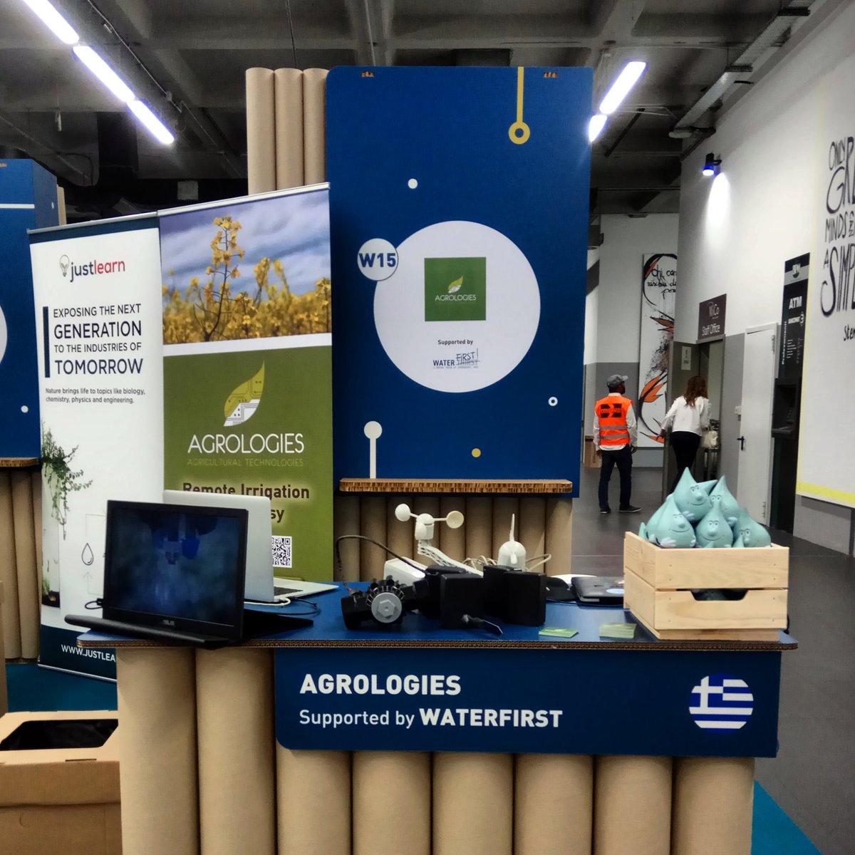 Agrologies's tweet photo. Come meet us at @SEEDSandCHIPS! P.S.: A droplet is waiting for you! #SaC18 #WaterFirst #agritech #agrech https://t.co/VPQutr9HLs