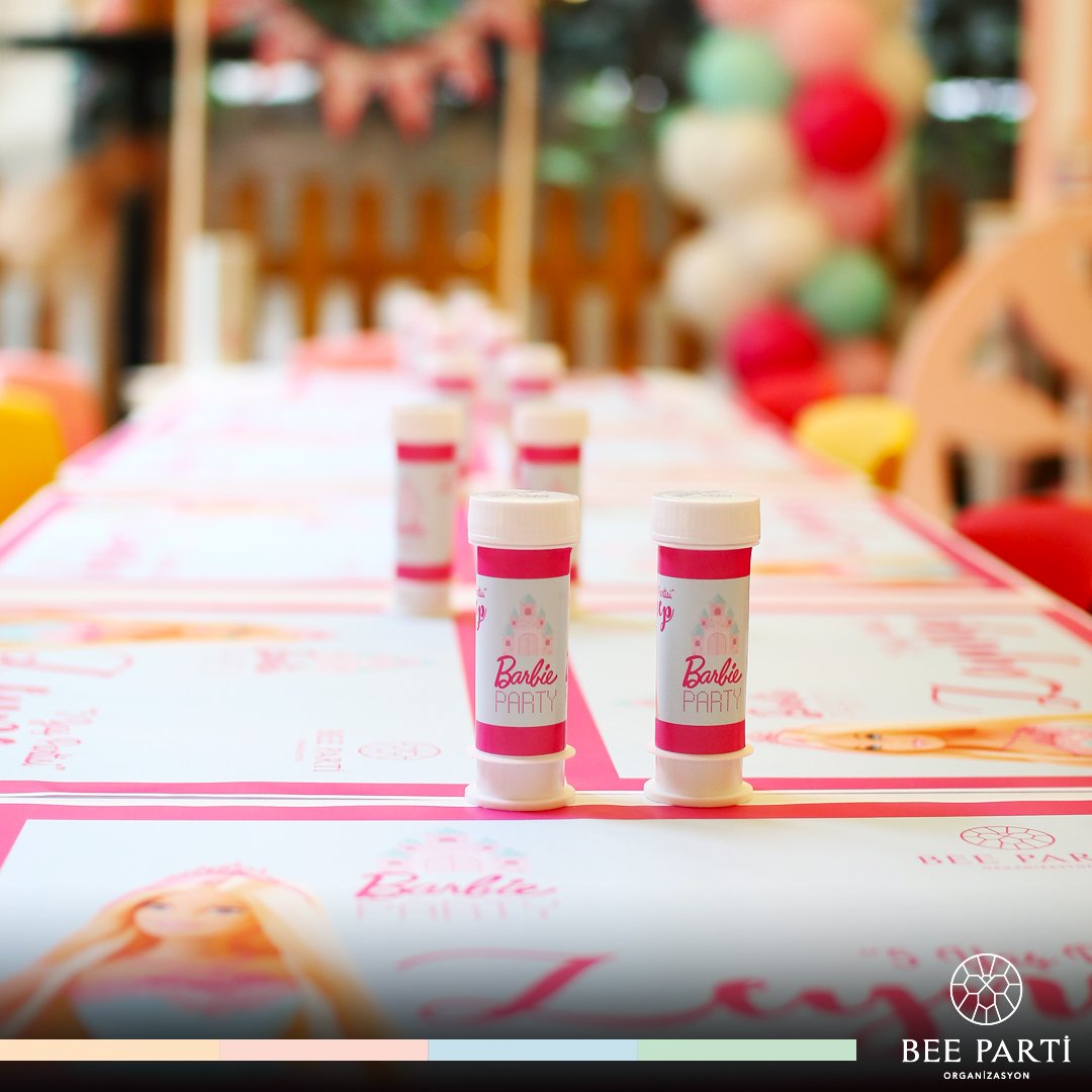 Günün motivasyonunu “Barbie Party”  konseptinden aldık! Herkese mutlu ve keyifli bir hafta dileriz. 🧚