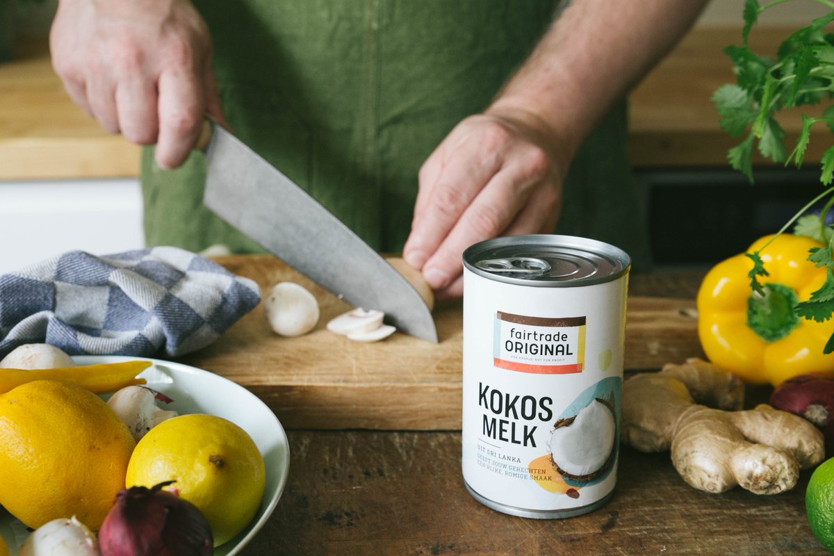 Afgelopen jaar hebben jullie genoten van 1.234.601 blikken kokosmelk! Maar wat is het verhaal achter dit product, waar en hoe wordt het gemaakt en wat kun je allemaal mee maken? Een kijkje in de keuken van onze Kokosmelk: bit.ly/2Ik8xvW