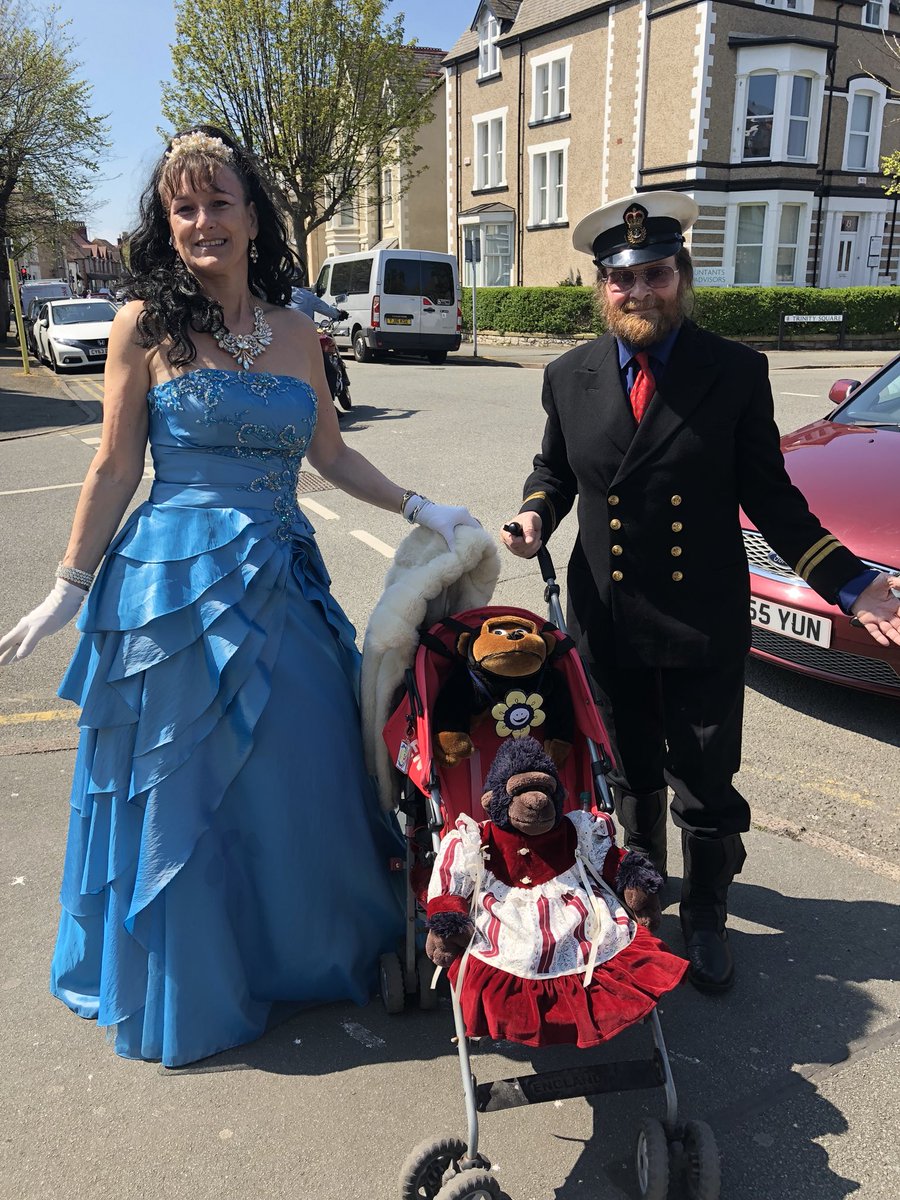 tv_conwy's tweet photo. Lovely to see #themonkeyman and family at the Extravaganza #llandudno #Victorian #2018 #bankholidayfun https://t.co/pOc28BIbEm