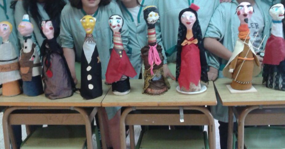 imaginaripopul1's tweet photo. A l’escola Santissima Trinitat #TrinitatVella a #6èprimaria acabant els seus #gegants #gegantons #imaginaripopular #creant #imaginant #somiant #realitzant #caixaeines #PladeBarris https://t.co/KhIuTKQe5s