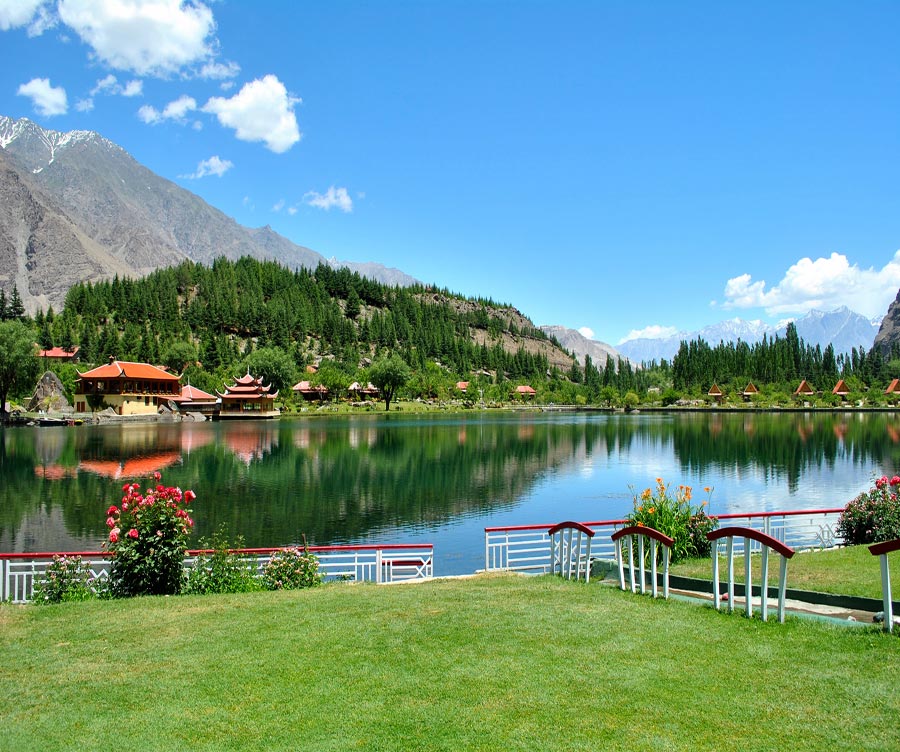 TouristBlog's tweet image. In the extreme north of Pakistan, Skardu the central valley of Gilgit-Baltistan, is an epitome of beauty, serenity and wilderness.
#pakistan #skardu #gilgit #beauty #Serenity
