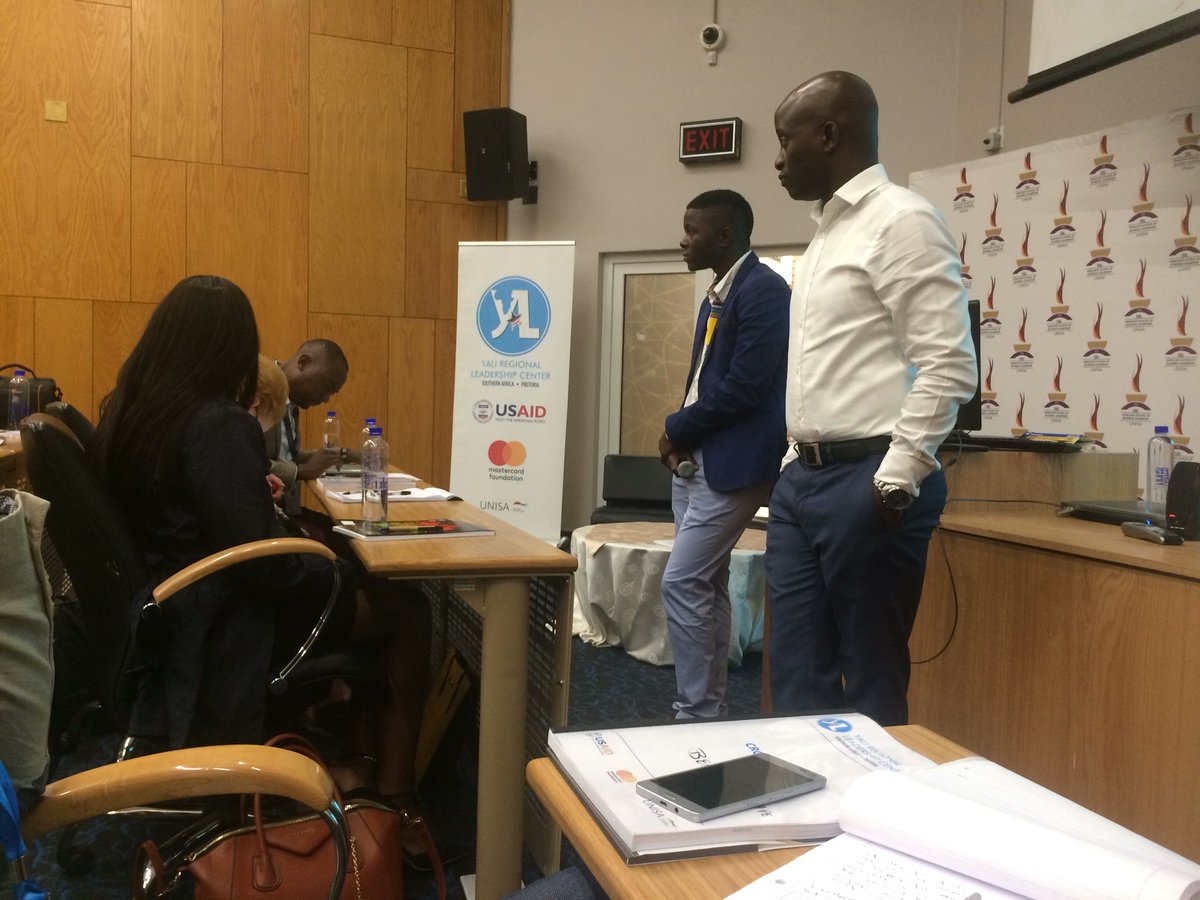 MantateQueeneth's tweet photo. @Ntsundenirich four amazing lessons learnt through your presentation @YALI_SAfrica #Cohort13
1.Procrastination steals dreams
2.Unless you work against nature, things get worse
https://t.co/CwuKv3a7tW small things in great ways
4.Success is pretty much what we do everyday https://t.co/0FWHaIwTLp