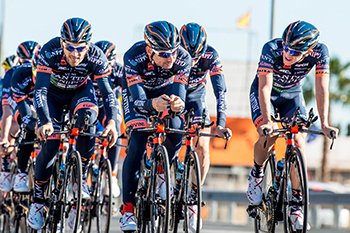 Kabuto オージーケーカブト Auf Twitter 新製品 Aero R1 エアロ R1 にイタリアを拠点としてグローバルに戦うuciプロコンチネンタルチーム Nippo ヴィーニファンティーニ ヨーロッパオヴィーニ のレプリカモデル Aero R1 Nippo エアロ R1 ニッポ を数量限定