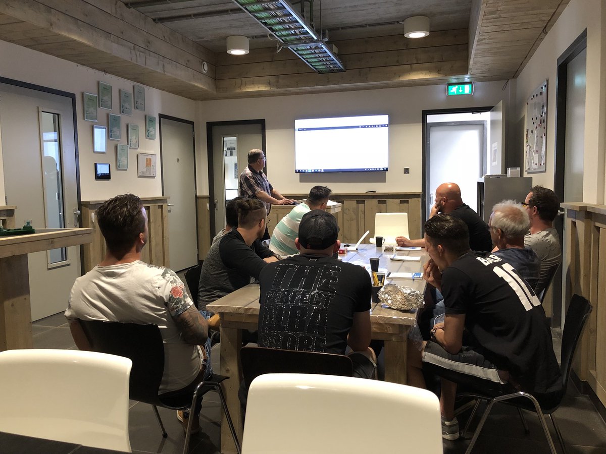 mpeelektro's tweet photo. Vandaag in company  training NEN1010 dag 1.  In samenwerking     @UD_installateur. https://t.co/lyGF2dZE2J
