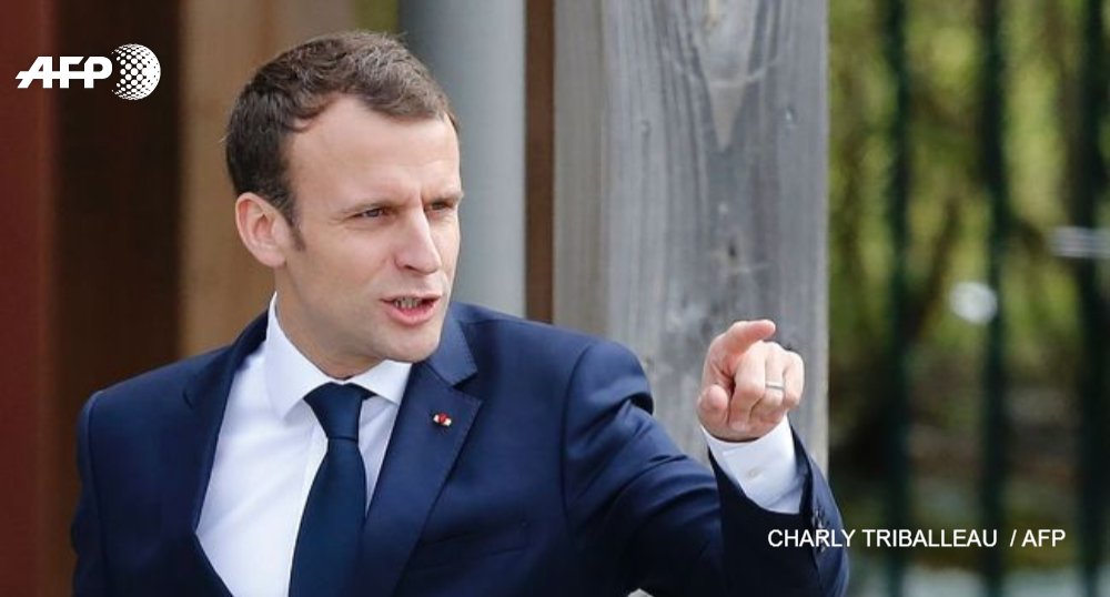 afpfr's tweet photo. Macron critique "ceux qui pensent que le summum de la lutte c'est les 50 euros d'APL", et les met en regard des "valeurs" pour lesquelles le colonel Beltrame est mort lors des attentats de Trèbes, dans un documentaire programmé ce soir sur France 3 https://t.co/5ad2H6BwGr #AFP https://t.co/WDAuQI0egL