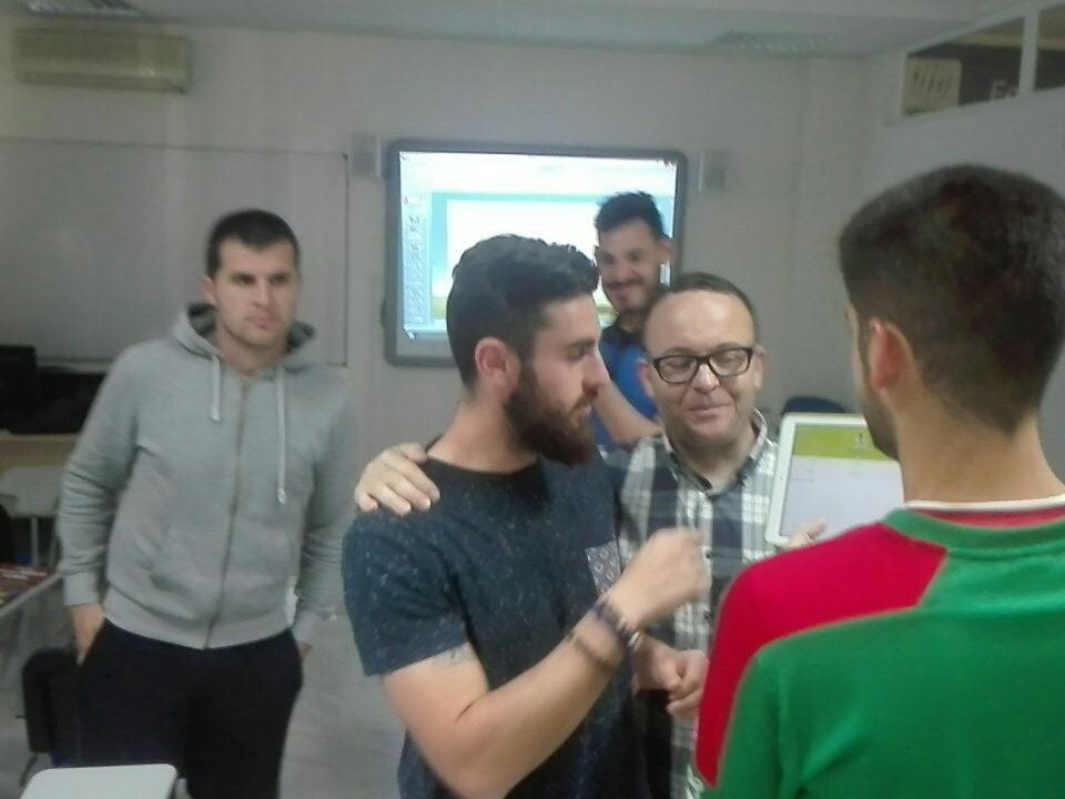 AManuelBarbero's tweet photo. Clases de analisis @susaeta con los compañeros @ChikiCoronil @JorgeMRMD @Delagui33 @XurlisLeal https://t.co/OSJ8jKK68R