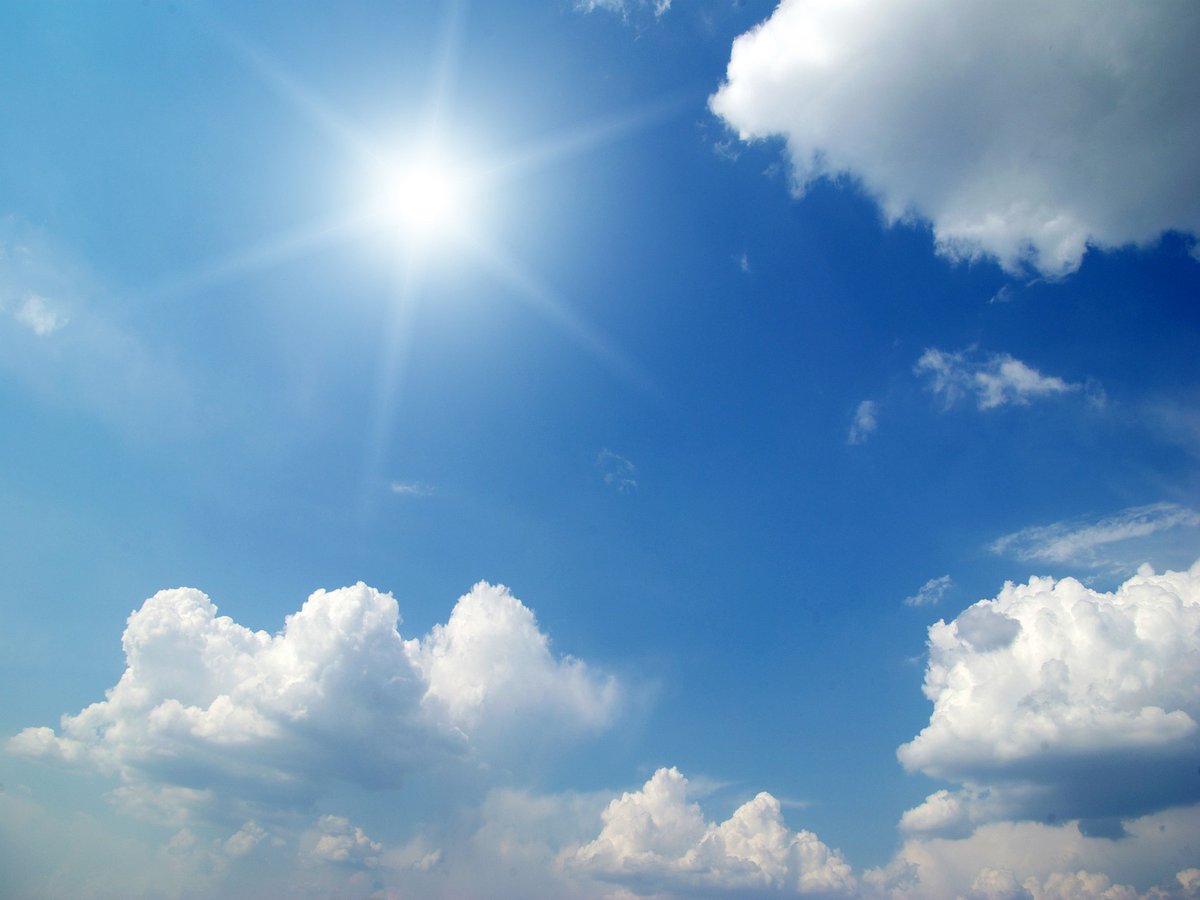 metoffice's tweet photo. There's plenty of #bankholidaysunshine ☀️ around the UK for this #BankHolidayMonday and it's going to be a record breaker. There's a change on the way as we go through the week though, full details 👉 https://t.co/9n9oTQFHvZ https://t.co/n3M8RfIWva