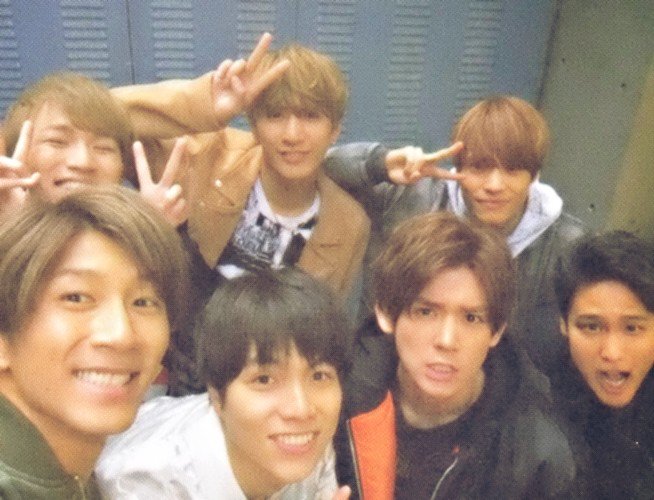 _weeeeeeest7's tweet photo. もー、悲しいな

あとちょっとしかライブないねんで？

先週は大阪！！って言ってたのに、あとは北海道だけに～＞＜

うん、悲しいな

でも！！！！！！！

最後の北海道！

ぶちあげたんでぇぇぇぇぇぇぇい！！！ https://t.co/y8XHZuSRSp
