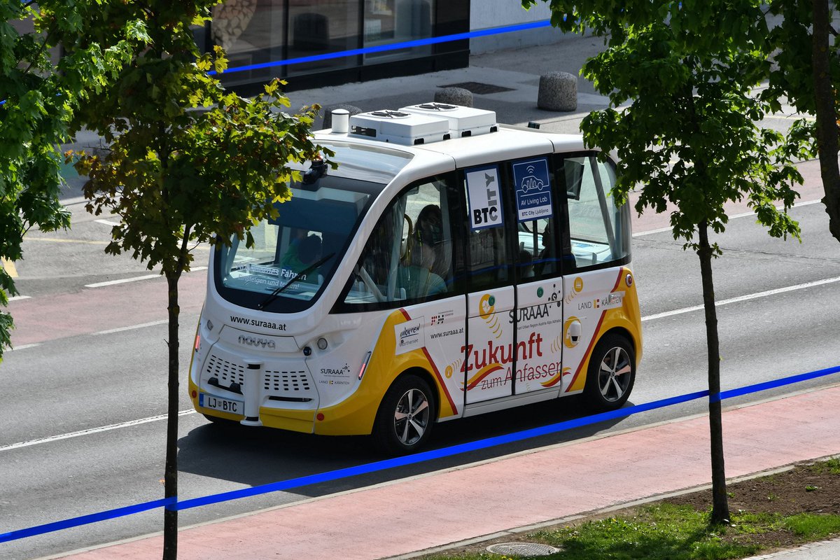 AVLivingLab's tweet image. A ride with the #autonomous shuttle NAVYA Group was demonstrated to the public for the first time in #Slovenia and AV Living Lab was officially open. It was a historic day in #Ljubljana! #LivingLabX

Read more: avlivinglab.com/official-openi…