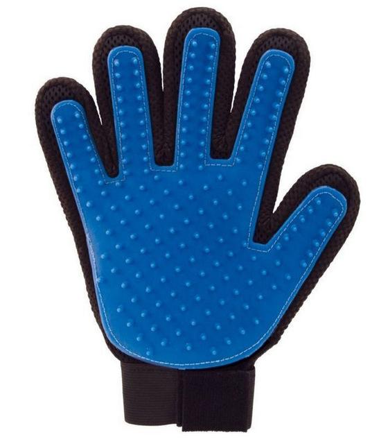 ShopDogsandcats's tweet photo. Shop the amazing grooming glove for your pets at https://t.co/VLyeUdeVKu only for €7,38. The pet grooming gloves adopt about 180 silicone tips which give a comfortable and gentle grooming and massaging effortlessly.  #GroomingGlove  #BestMassageKit #PetsAreFamily https://t.co/DgVMXEQv5b