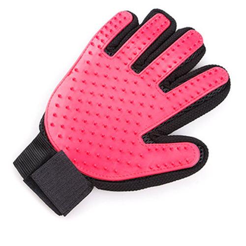 ShopDogsandcats's tweet photo. Shop the amazing grooming glove for your pets at https://t.co/VLyeUdeVKu only for €7,38. The pet grooming gloves adopt about 180 silicone tips which give a comfortable and gentle grooming and massaging effortlessly.  #GroomingGlove  #BestMassageKit #PetsAreFamily https://t.co/DgVMXEQv5b