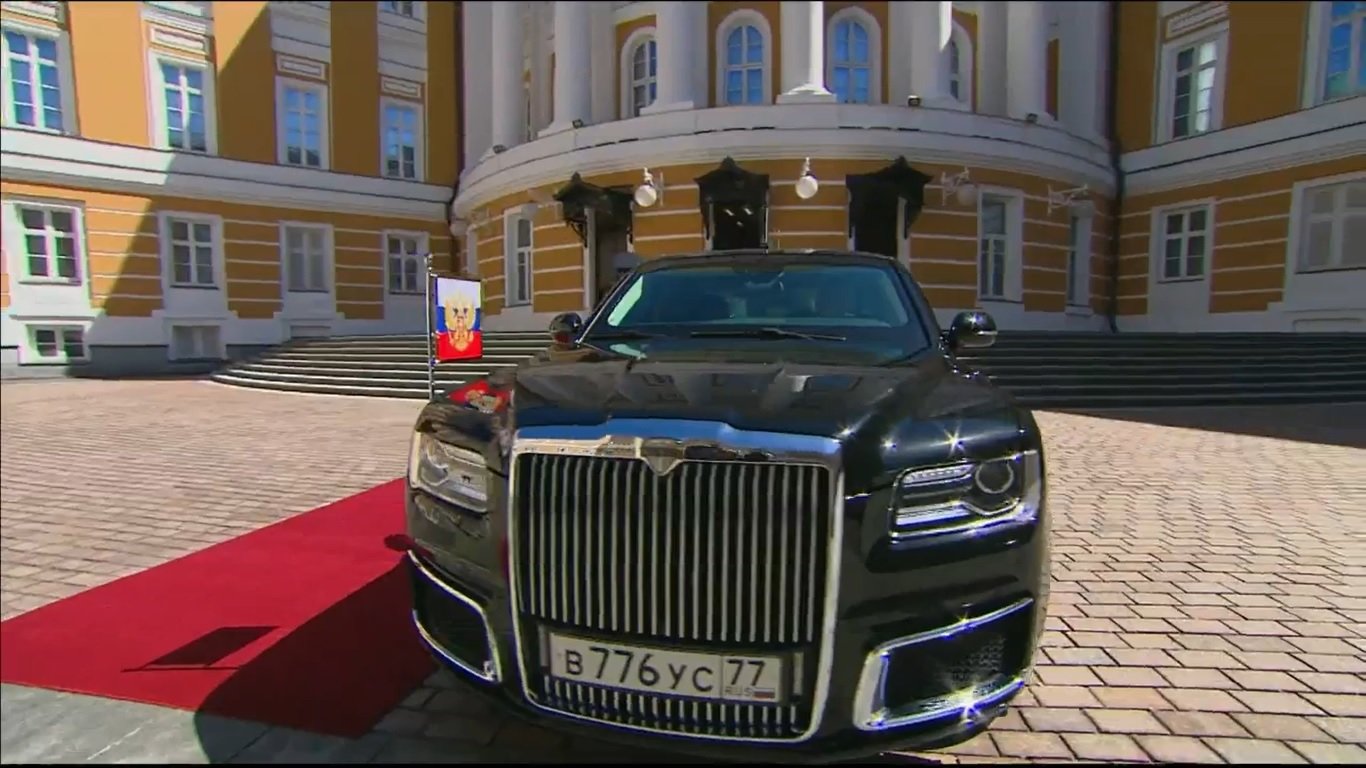 Лимузин президента Путина Аурус