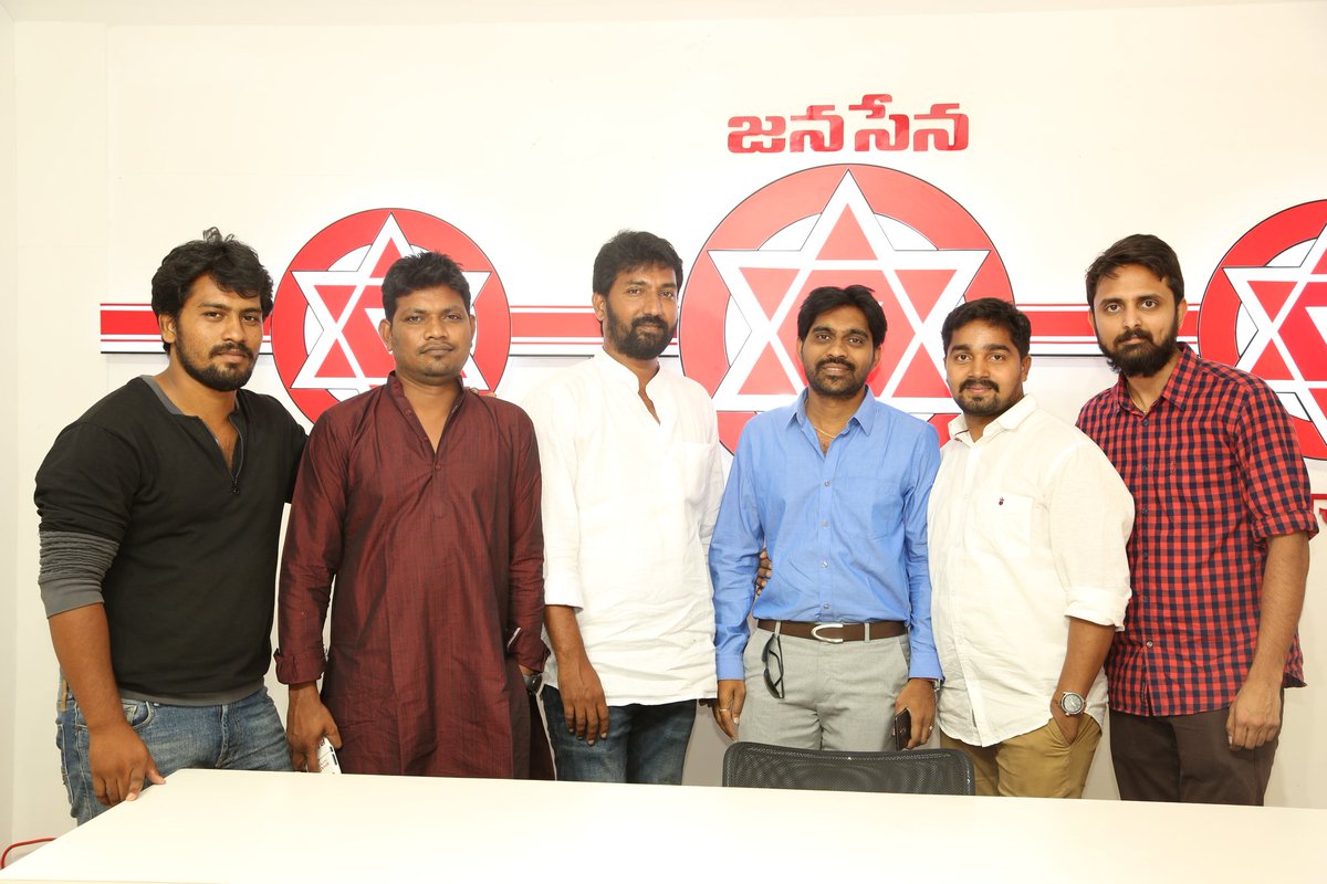 janasenavsp's tweet photo. "యుద్ధం శరణం గచ్ఛామి" అంటే "సైన్యం సర్వం సిద్ధం" అంటూ ఆ సేనాపతికి ఇంకెప్పుడు భరోసా కల్పిస్తాం మిత్రమా???
అశ్వం సిద్ధం, ఖడ్గం సిద్ధం ఆపై రణక్షేత్రంలో పోరాడి గెలవడానికి నీ లక్ష్యం సిద్ధం...
ప్రతీ అణచివేతకూ ఒక తిరుగుబాటే సమాధానం...
Every suppression leads to a Revolution. https://t.co/eAsp0BobRc