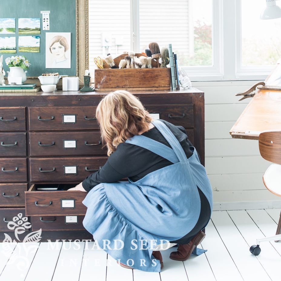 linenbee's tweet photo. Using Sunday to clean and organise so we are ready for another busy week👌Photo from the fantastic @missmustardseed wearing our ruffled pinafore apron 😍 #linen #linenbee #linenbeeshop #pinaforeapron #etsyshop #etsyseller #etsysellersofinstagram #sundayfund… https://t.co/B8DiTA8bDm